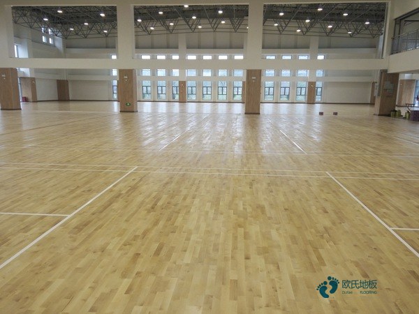 五角楓木地板籃球館安裝工藝