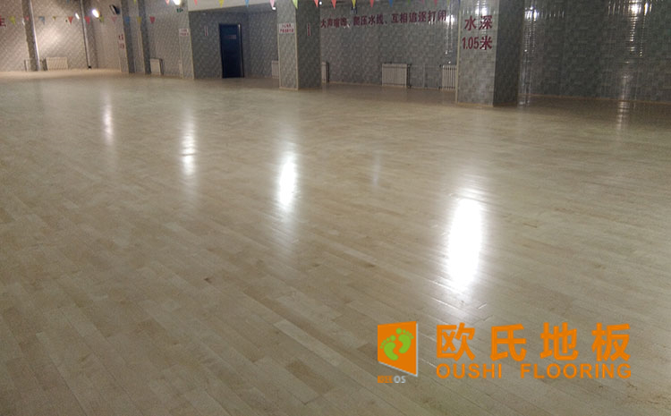 楓樺木體育館木地板廠家哪家好？