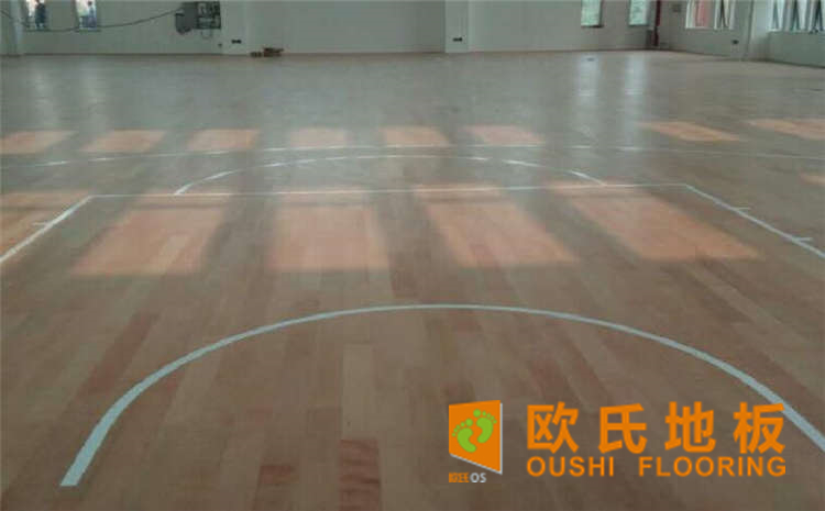 俄勒岡松排球館木地板哪個牌子好？