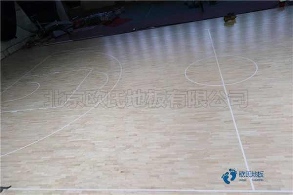 學校運動籃球地板一般多少錢？