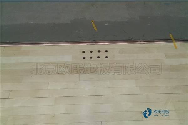 主輔龍骨結構體育木地板造價